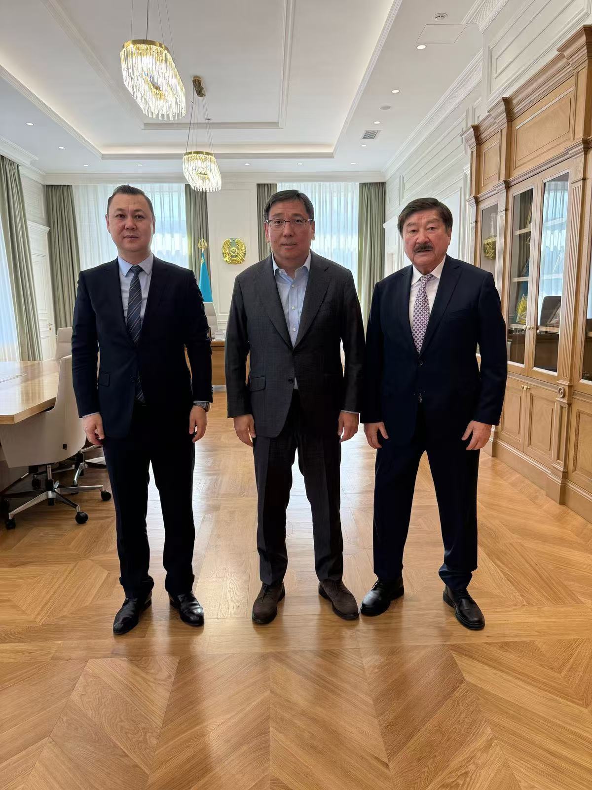 哈萨克斯坦亚洲贸易文化促进协会领导拜访阿拉木图市市长