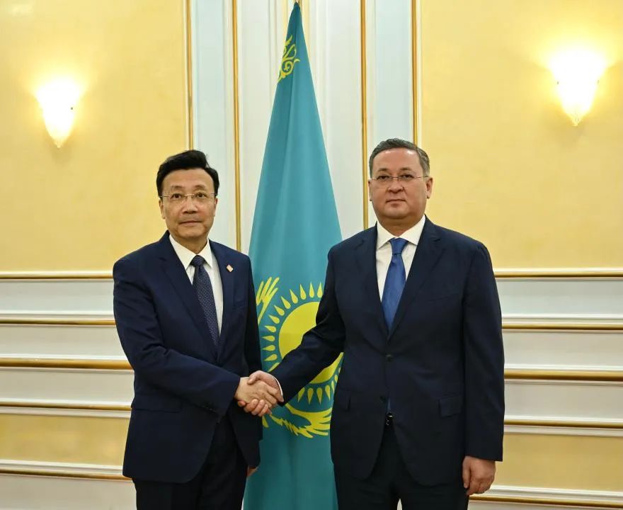 张霄大使离任拜会哈萨克斯坦副总理兼外长努尔特列乌