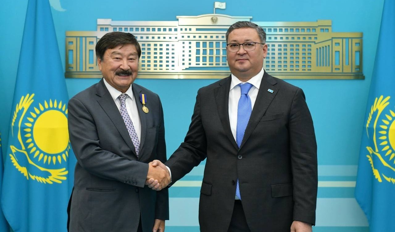 Президиум Төрағасы Дүйсен Қасейінов ҚР Сыртқы істер министрлігінің медалімен марапатталды